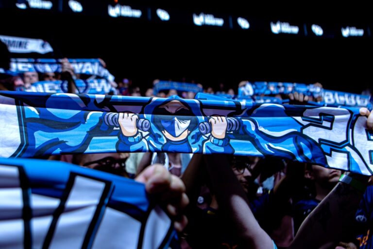 Custom Esports Scarves for Le Blue Wall and Karmine Corp Supporters