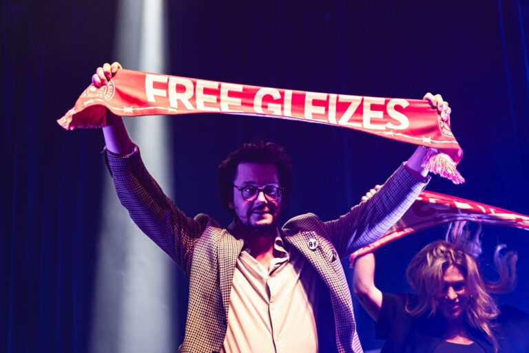How RSF Used a Custom Scarf for the FREE GLEIZES Campaign